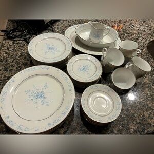 Contemporary fine China Noritake, Sri Lanka, Carolyn 2693 - collection
